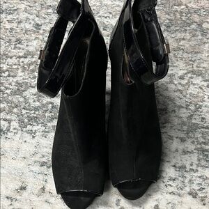 Jennifer Lopez Black Heeled Boots